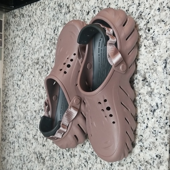 CROCS ECHO CLOGS - W10/M/8 - Picture 4 of 4